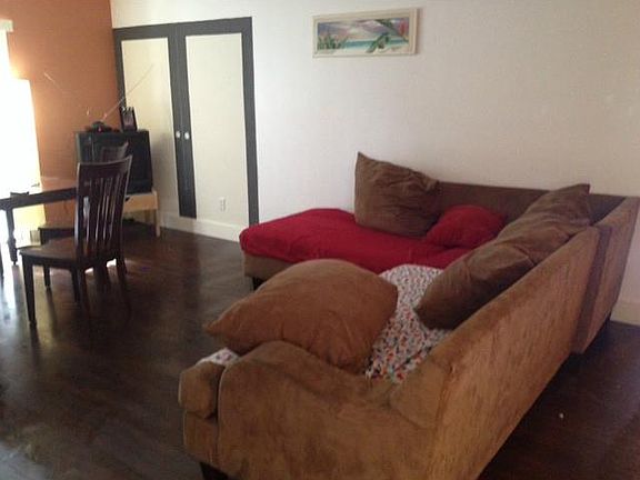 5th image of 9909 Westwood Dr Unit 21