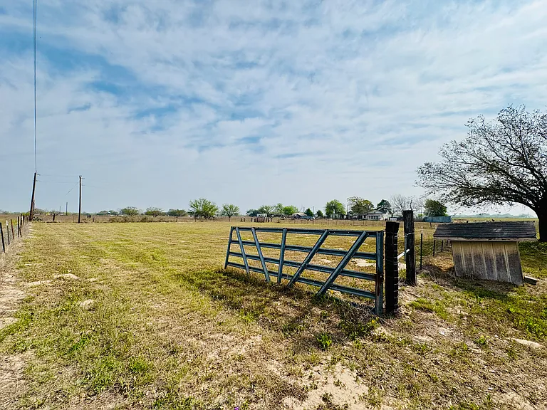1185 FM 1540 — Photo 24