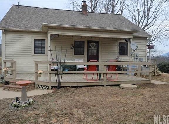 2nd image of 2507 Grandview Cres