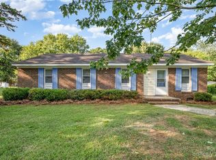 617 Sandyway Ln, Charlotte, NC 28273