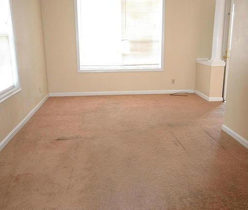 3rd image of 100 Surry Ln