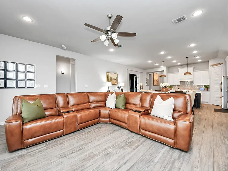 1711 Rustling Creek Dr — Photo 10