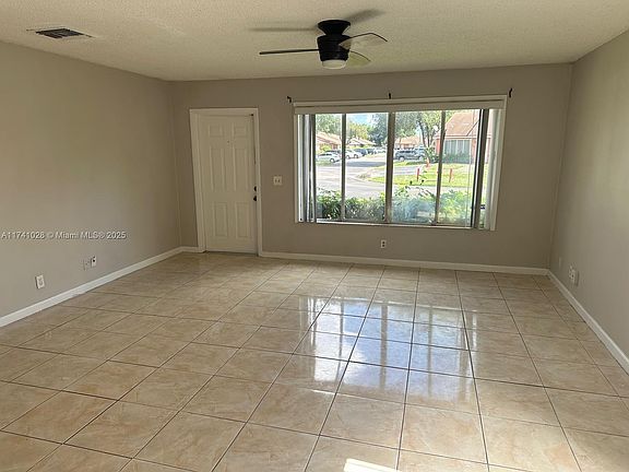 5th image of 4819 Orleans Ct APT A