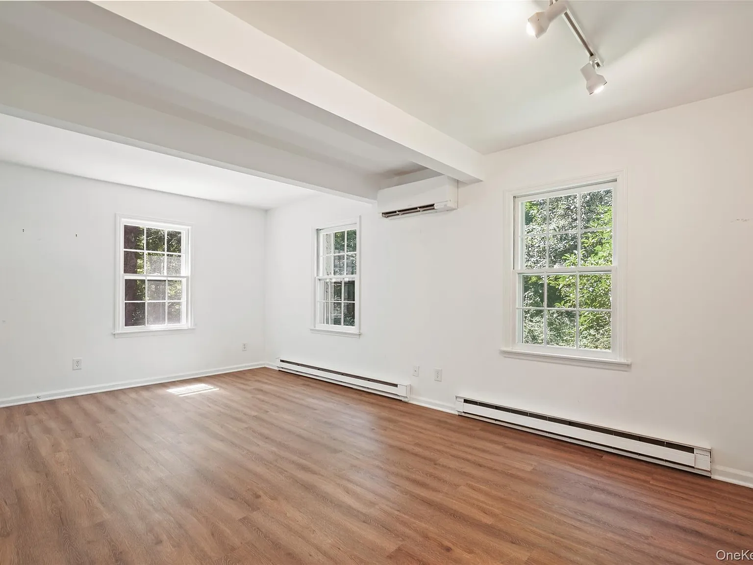 2 bed, 1.0 bath, 800 sqft, $4,200 — Photo 2