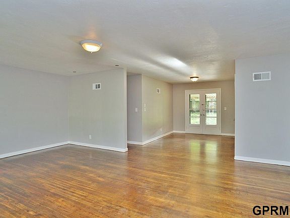 4th image of 2739 S 40th St