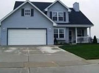 9656 S Wintergreen Dr, Oak Creek, WI 53154
