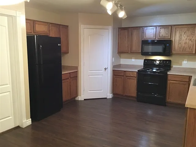 110 W Diamond Trl — Photo 2