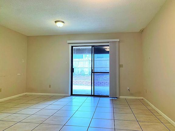 3rd image of 1203 Willow Ln