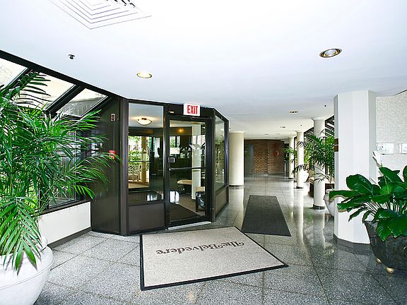 5th image of 1600 N Oak St APT 208
