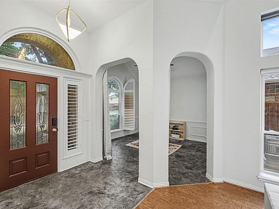 5th image of 18711 Tall Oak Dr
