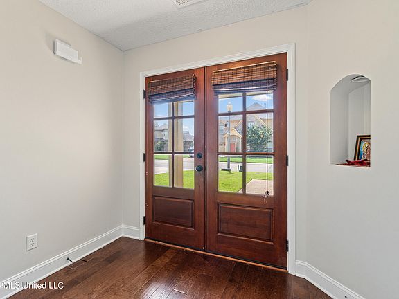 4th image of 6450 Arbor Lake Dr E