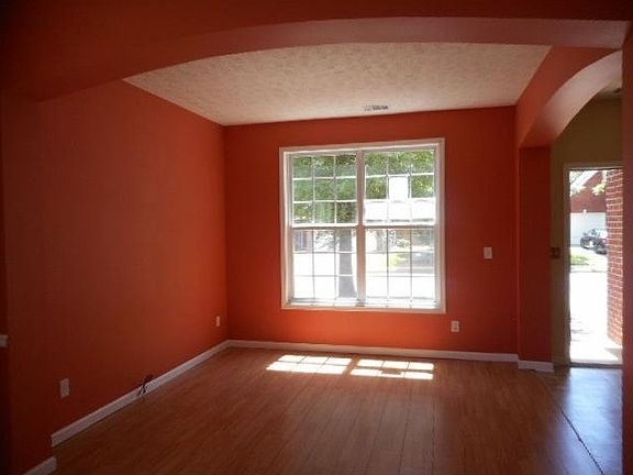5th image of 805 Clairidge Ln