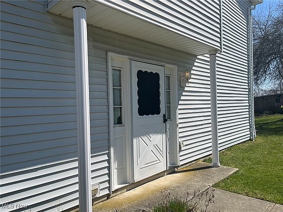 4th image of 1827 Meadowland Dr