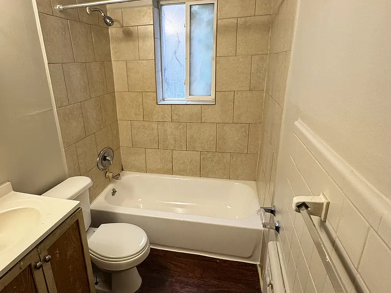 697 Greenwood Ave #6 — Photo 5