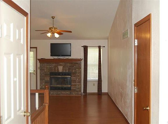 5th image of 100 Bennington Dr