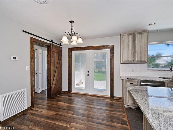 4th image of 109 Ivanhoe Dr