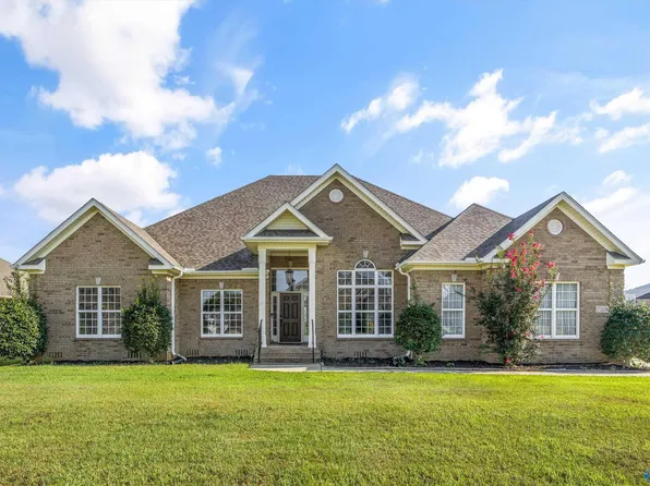 7558 Crestridge Dr, Owens Cross Roads, AL 35763