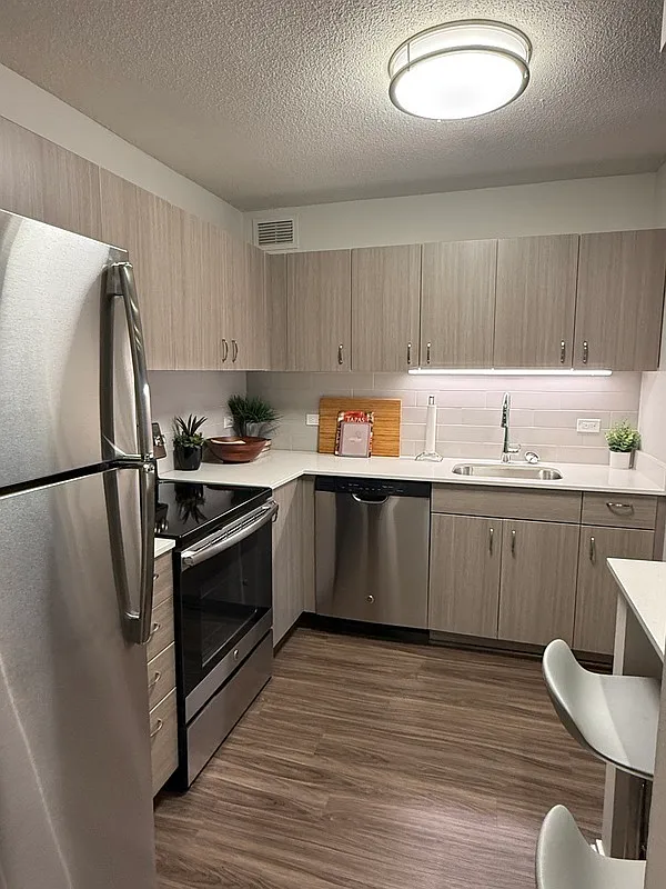 1 bed, 1.0 bath, 800 sqft, $2,580 — Photo 2