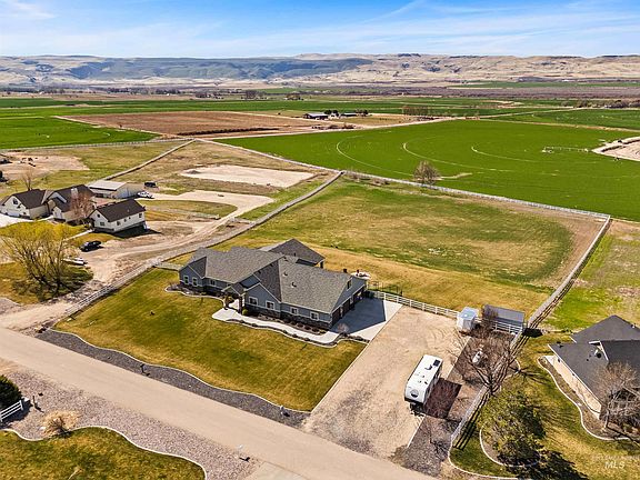 3rd image of 5821 Whispering Hills Dr