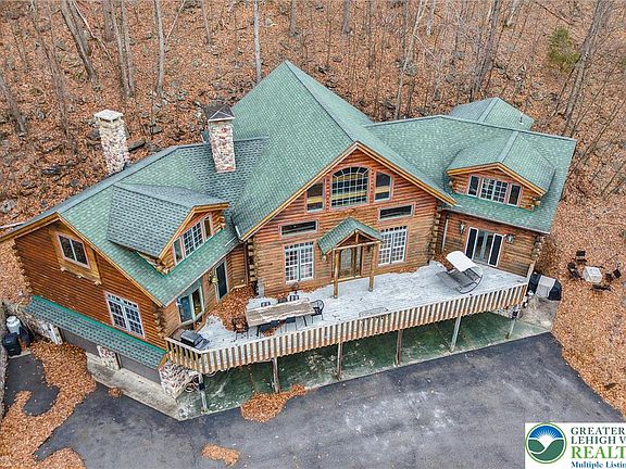 3rd image of 493 Lake Dr