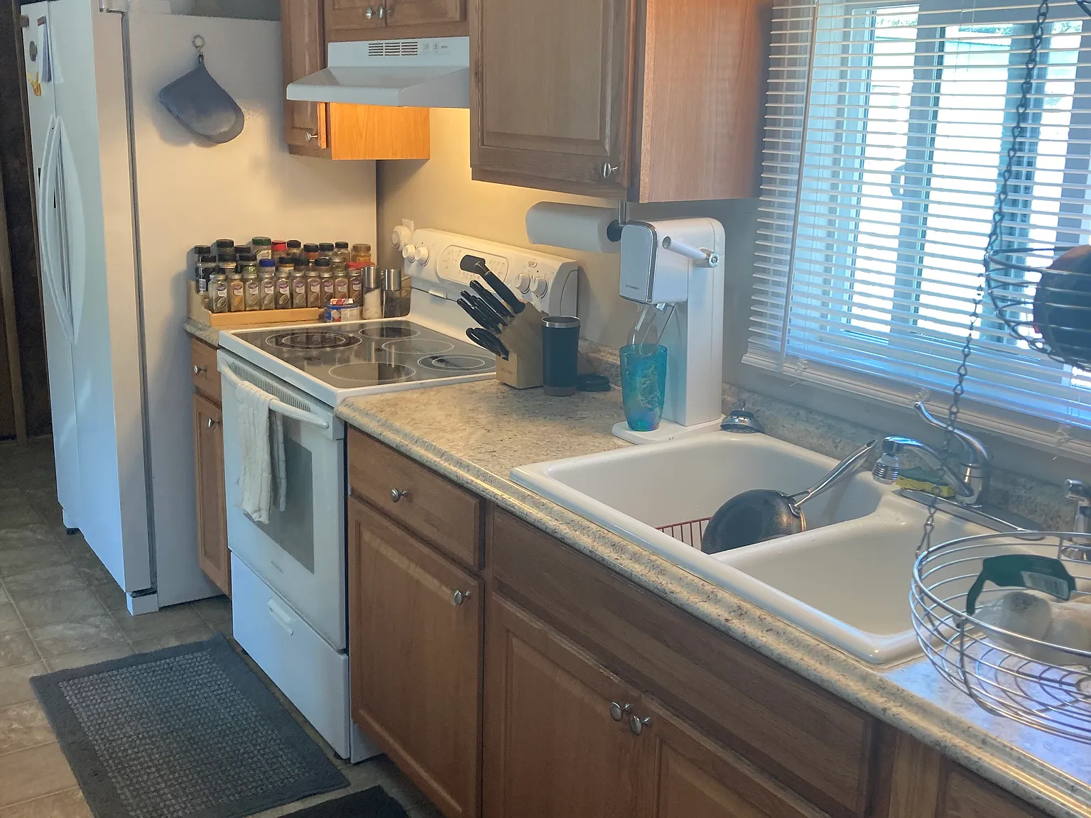 2 bed, 1200 sqft, $900 — Photo 2