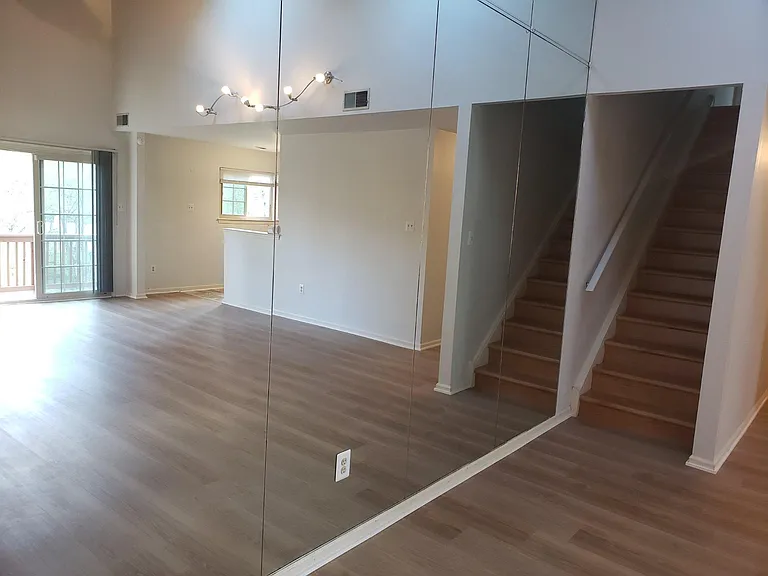 369 Green Meadow Ln — Photo 3