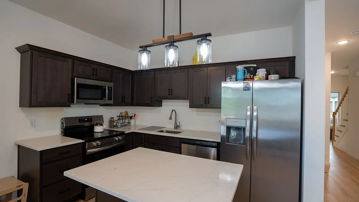 3 bed, 3.0 bath, 1344 sqft, $2,500 — Photo 3