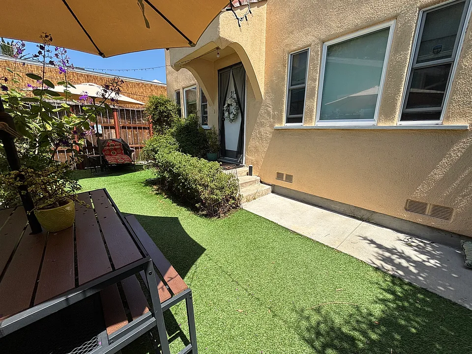 1/2 California Ave