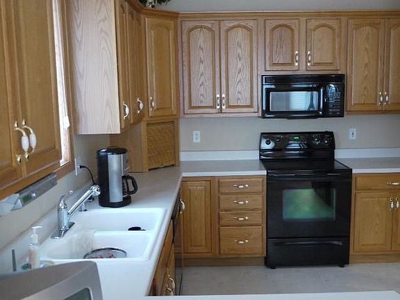 2nd image of 818 Winterberry Pl NE