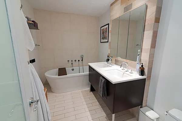 Rented by Green City Realty | media 15