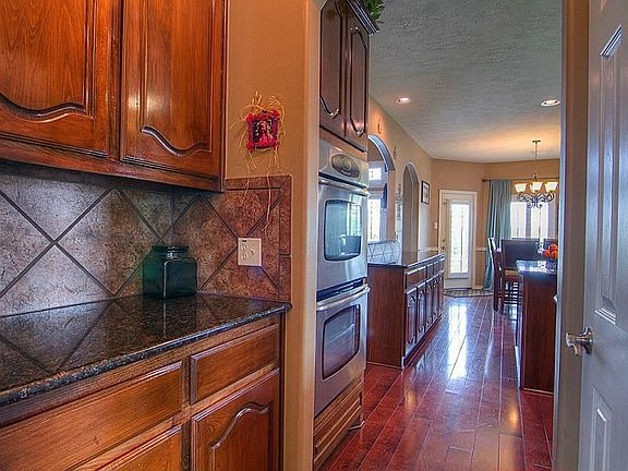 2nd image of 10010 Hahns Peak Dr