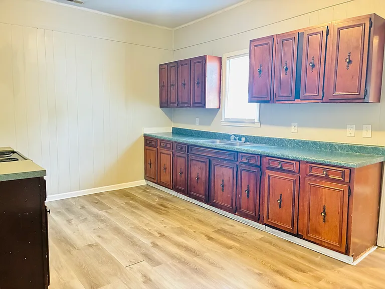 408 Leland St — Photo 5