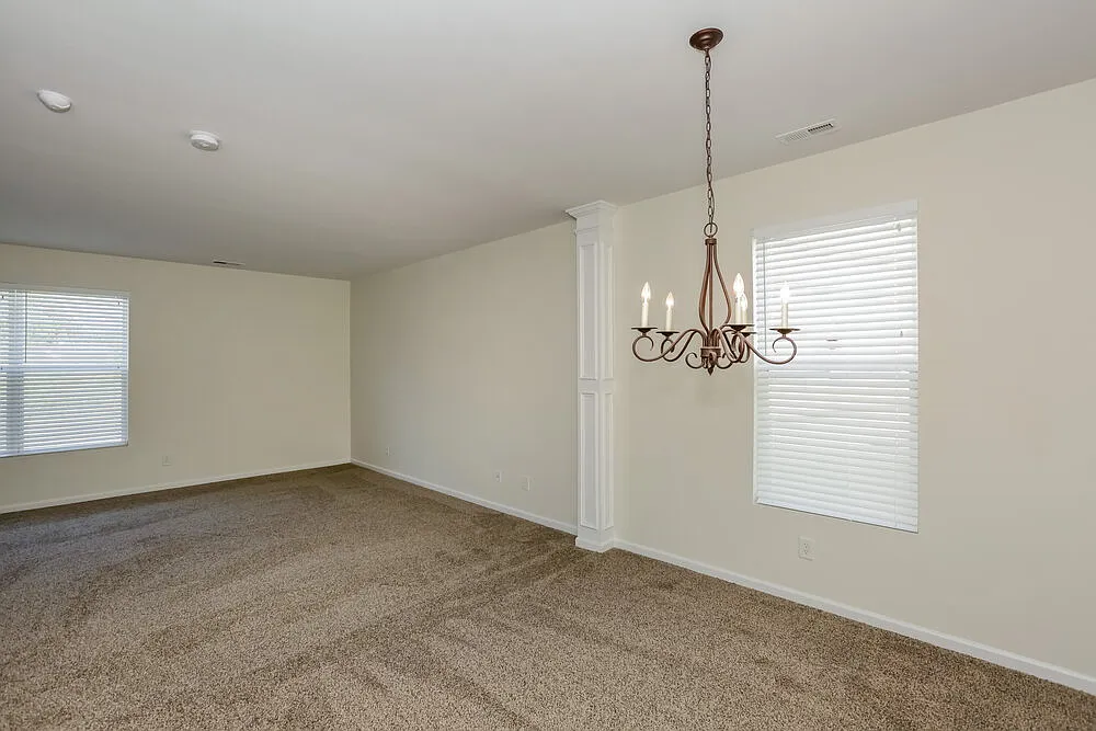 4 bed, 2.5 bath, 2513 sqft, $2,465 — Photo 3