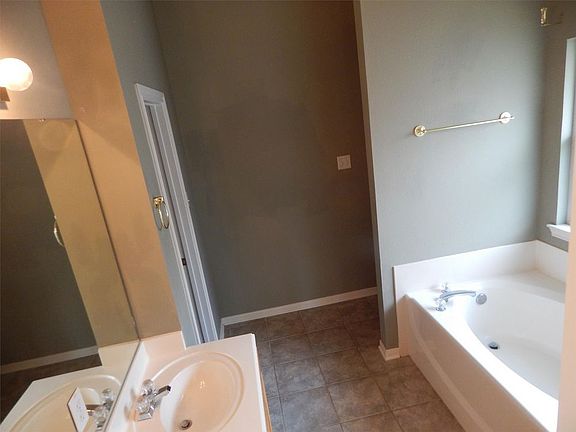 4th image of 2709 Darwood Ct