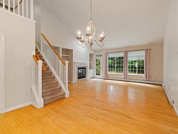 3rd image of 39 Fox Run Road