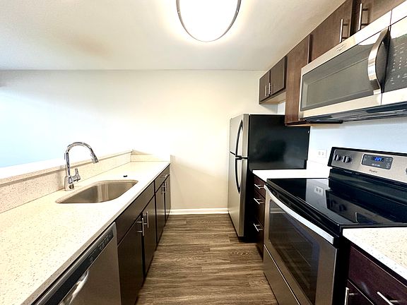 2nd image of 1800 N Halsted St APT 3C