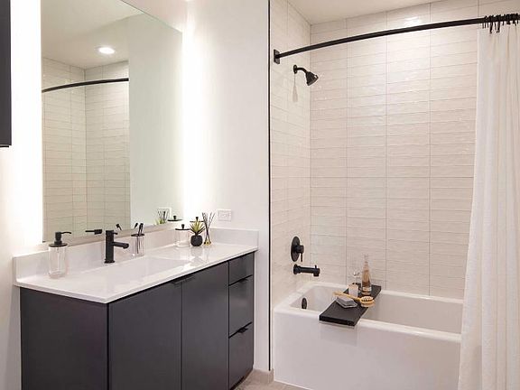 5th image of 1602 N Larrabee St #610