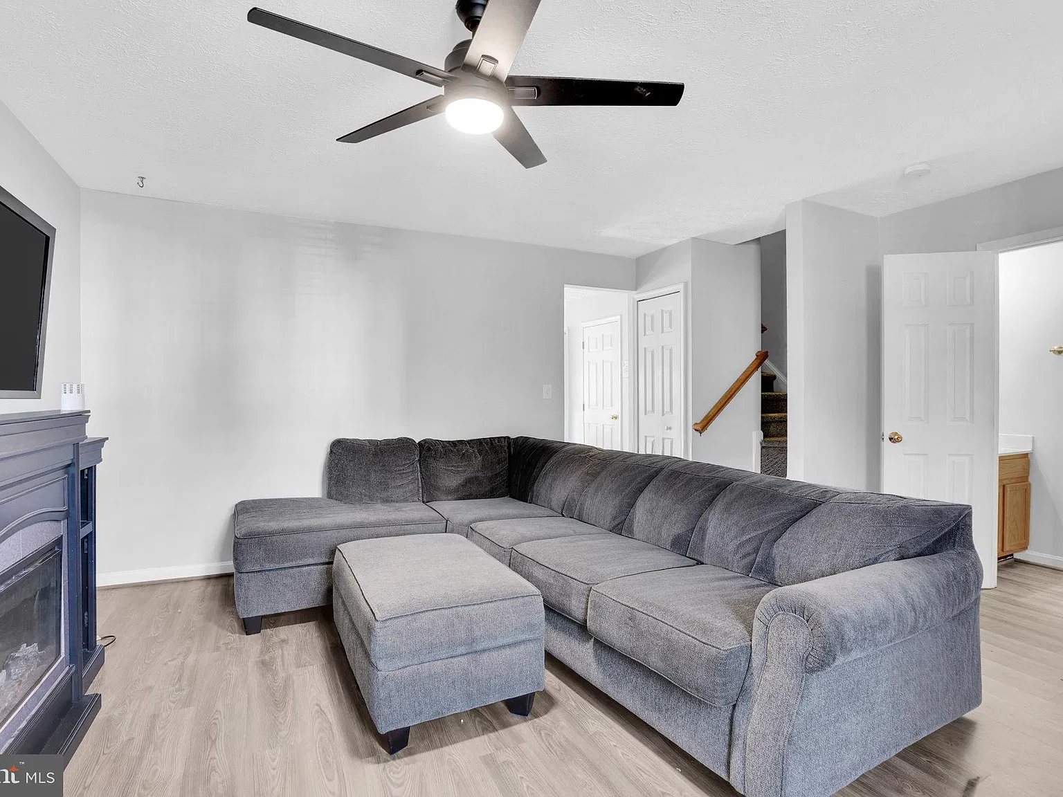 3 bed, 2.5 bath, 1247 sqft, $2,000 — Photo 3