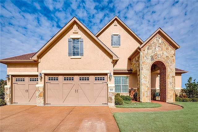 1st image of 10221 Lindenwood Trl