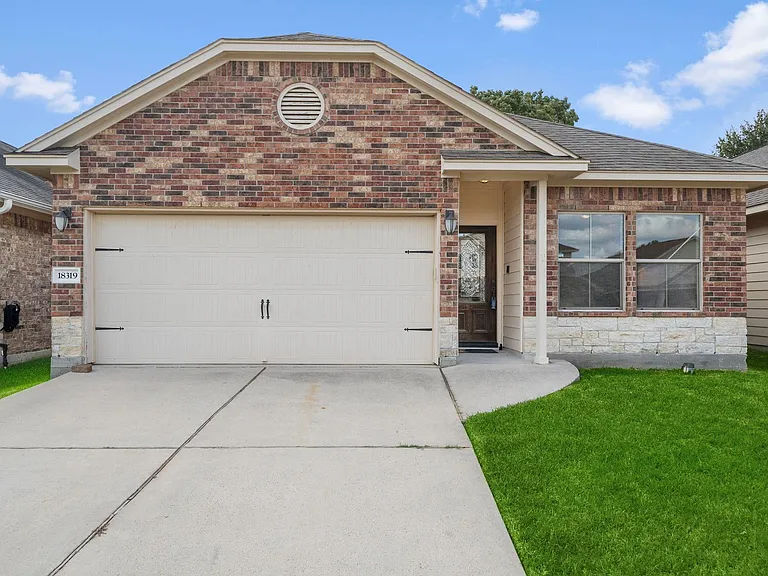 18319 Hillingdon Ln — Photo 3