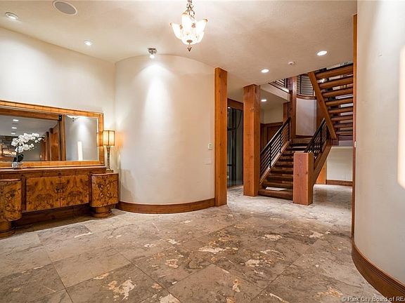 4th image of 2402 Lake View Ct