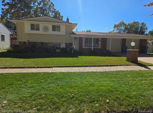 8723 Ringwood Dr, Commerce Township, MI 48382