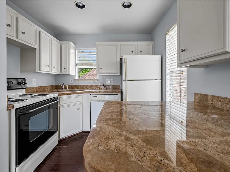 2142 Sul Ross St #A — Photo 13