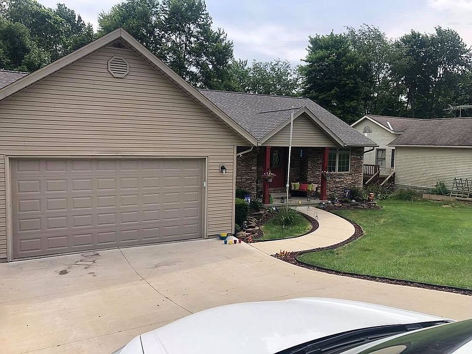 1st image of 898 Country Club Dr