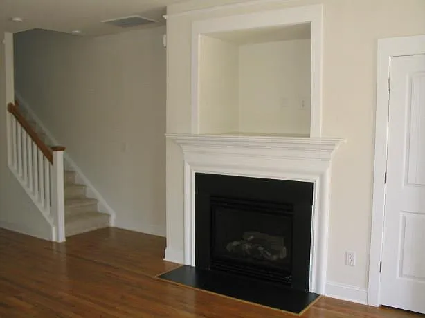 527 Dubois Ct — Photo 4