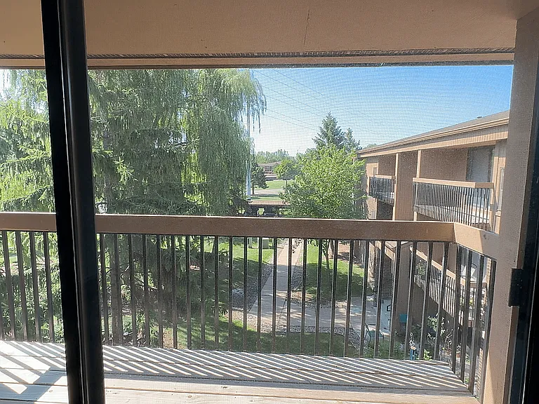 Lakeside Village Apartments — Photo 92