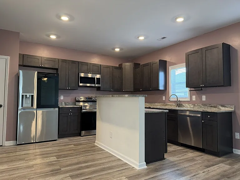 302 E Franck St — Photo 9
