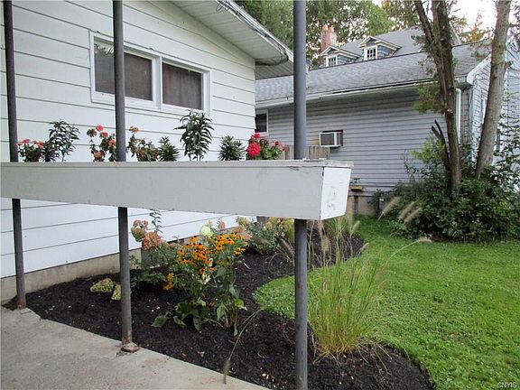 4th image of 122 Gorland Ave