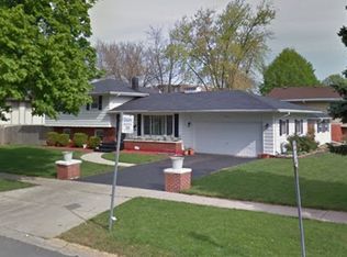 604 Redwood Dr, Aurora, IL 60506