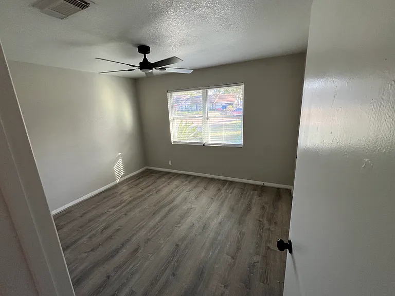 111 Finch Ln — Photo 4